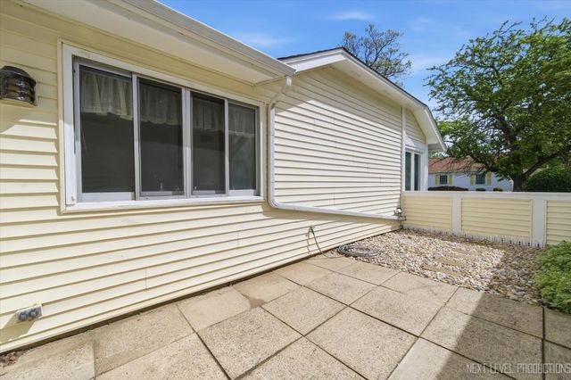 25 Garden Drive 1, Montgomery, IL 60538