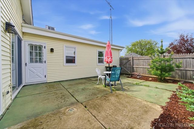25 Garden Drive 1, Montgomery, IL 60538