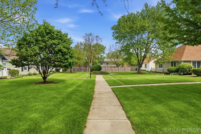 25 Garden Drive 1, Montgomery, IL 60538