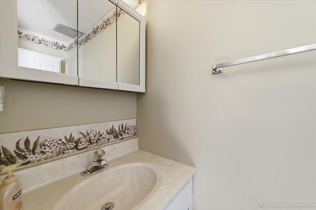 25 Garden Drive 1, Montgomery, IL 60538