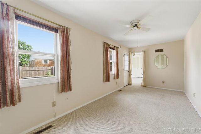 25 Garden Drive 1, Montgomery, IL 60538