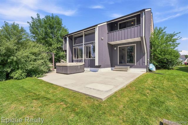 4049 Blue River Drive, Saint Clair, MI 48079