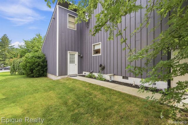 4049 Blue River Drive, Saint Clair, MI 48079