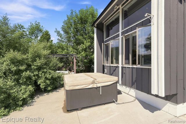 4049 Blue River Drive, Saint Clair, MI 48079