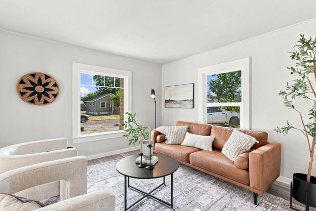 913 E Longfellow Ave, Spokane, WA 99207