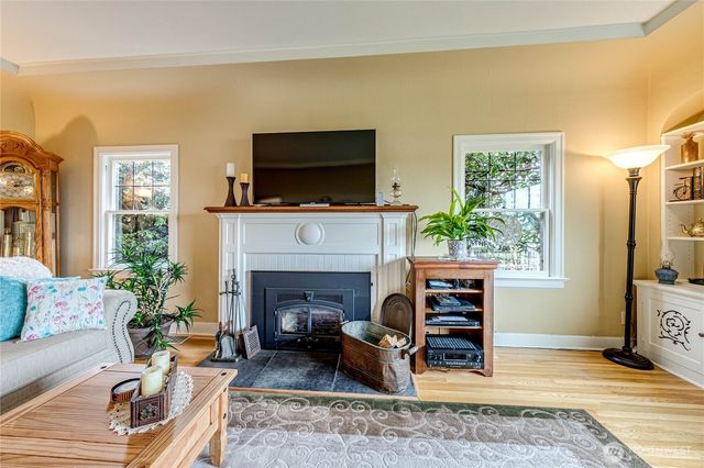 1221 E 2nd Street, Port Angeles, WA 98362