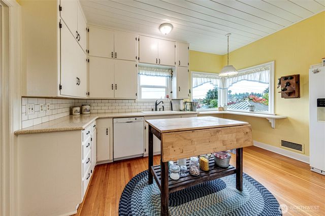 1221 E 2nd Street, Port Angeles, WA 98362