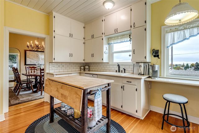 1221 E 2nd Street, Port Angeles, WA 98362