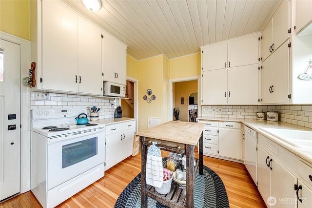 1221 E 2nd Street, Port Angeles, WA 98362