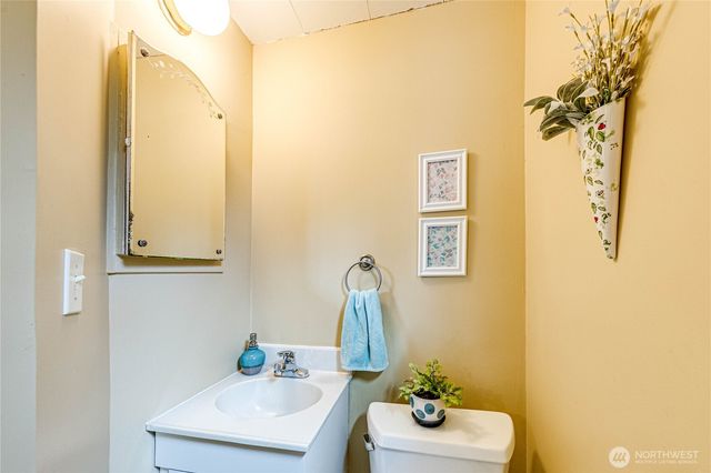 1221 E 2nd Street, Port Angeles, WA 98362