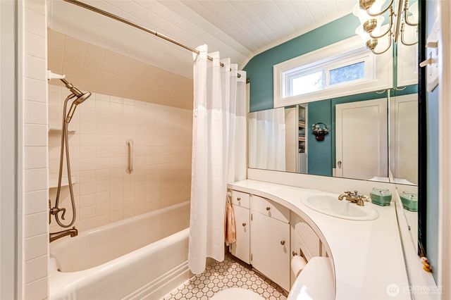 1221 E 2nd Street, Port Angeles, WA 98362