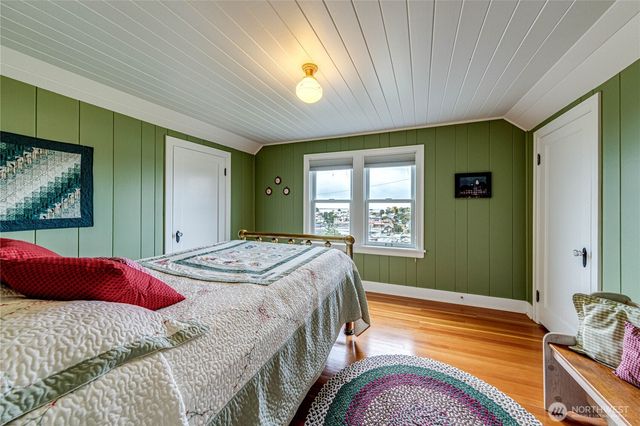 1221 E 2nd Street, Port Angeles, WA 98362