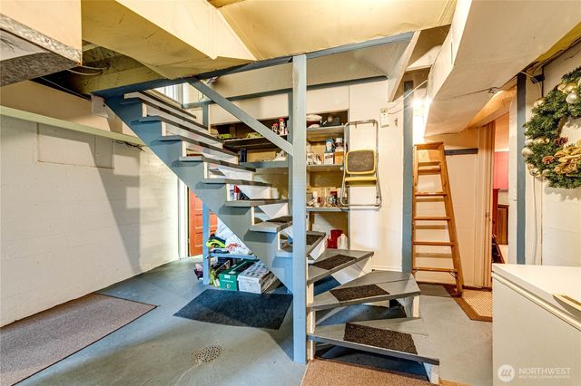 1221 E 2nd Street, Port Angeles, WA 98362