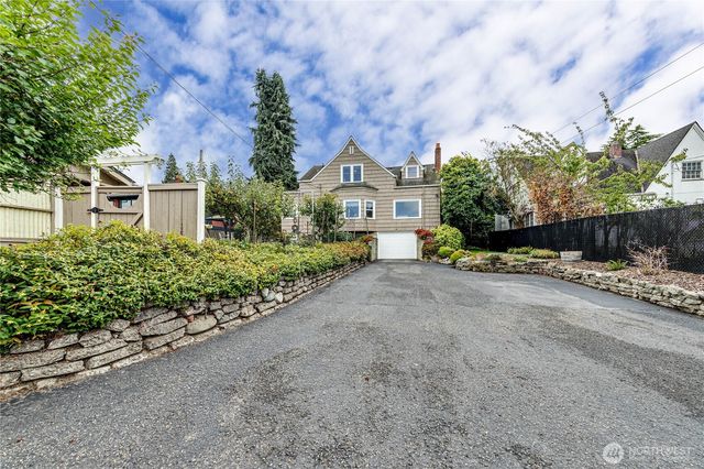 1221 E 2nd Street, Port Angeles, WA 98362