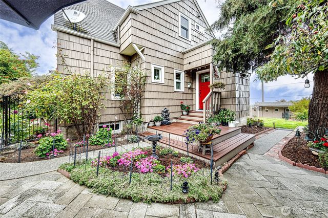 1221 E 2nd Street, Port Angeles, WA 98362