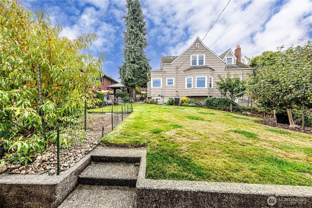 1221 E 2nd Street, Port Angeles, WA 98362