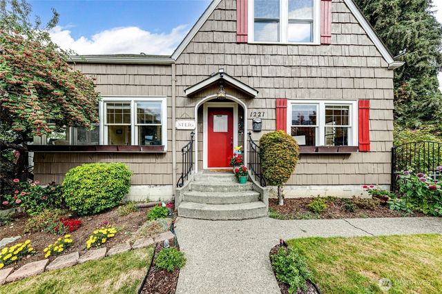 1221 E 2nd Street, Port Angeles, WA 98362