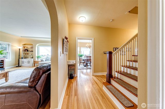 1221 E 2nd Street, Port Angeles, WA 98362