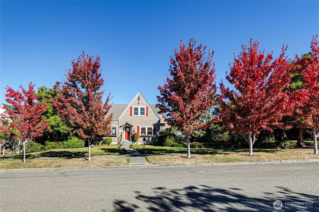 1221 E 2nd Street, Port Angeles, WA 98362