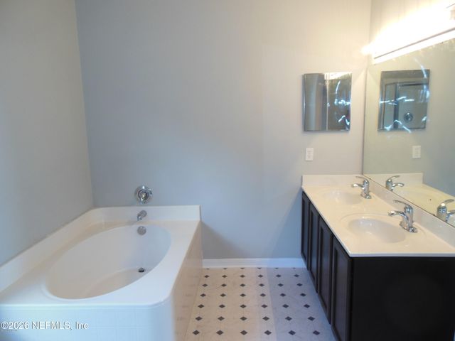 10260 WOODLEY CREEK Road W, Jacksonville, FL 32218