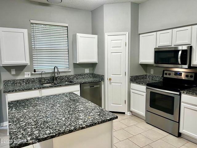 10260 WOODLEY CREEK Road W, Jacksonville, FL 32218
