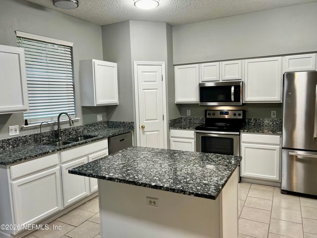 10260 WOODLEY CREEK Road W, Jacksonville, FL 32218