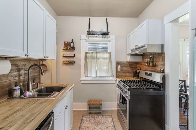 403 E High Street, Davenport, IA 52803