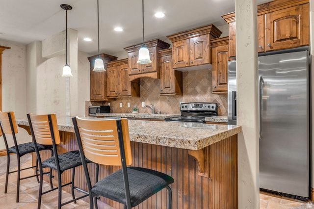 1584 E 11400 S, Sandy, UT 84092