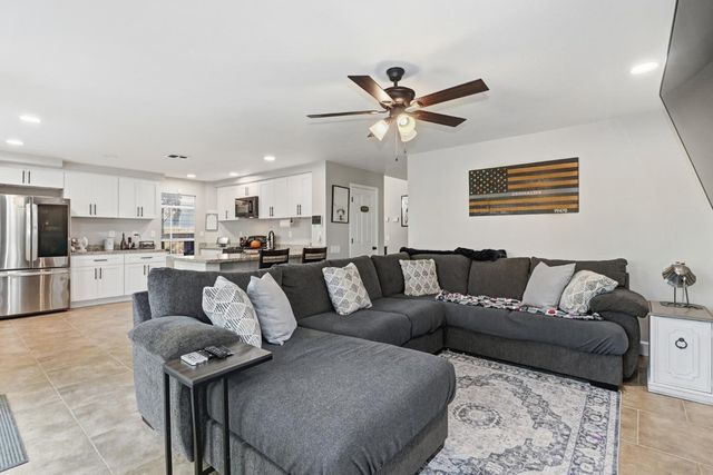 8913 Palmerson Dr, Antelope, CA 95843