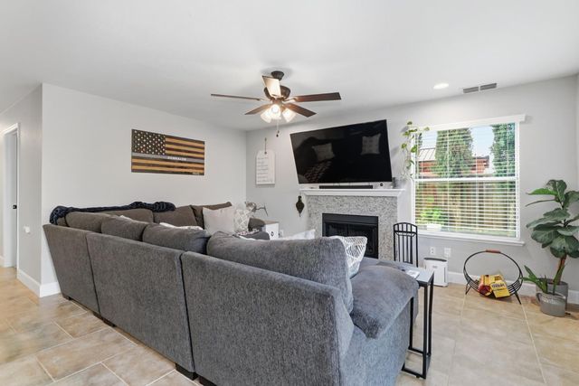 8913 Palmerson Dr, Antelope, CA 95843