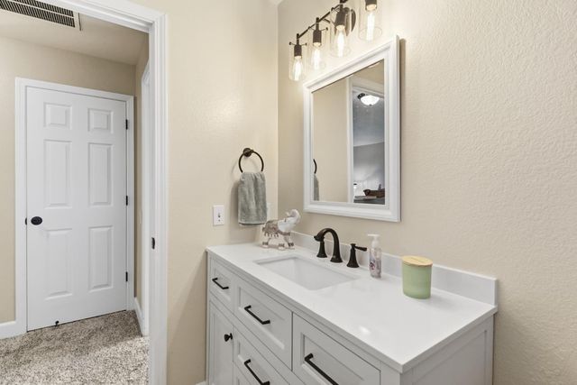 8913 Palmerson Dr, Antelope, CA 95843