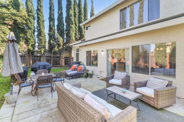 8913 Palmerson Dr, Antelope, CA 95843