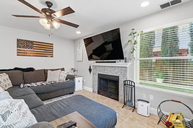 8913 Palmerson Dr, Antelope, CA 95843