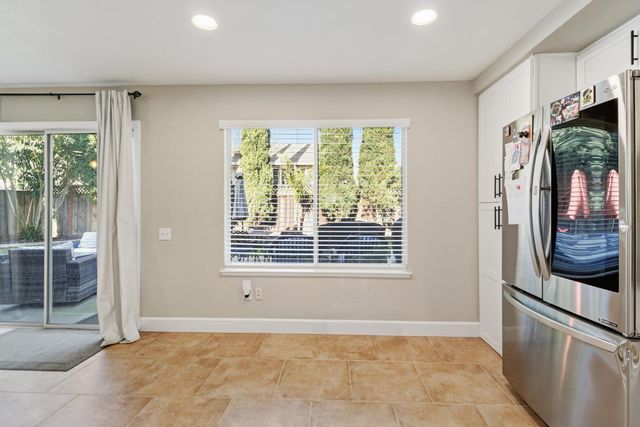 8913 Palmerson Dr, Antelope, CA 95843