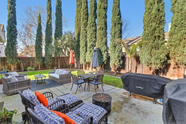 8913 Palmerson Dr, Antelope, CA 95843