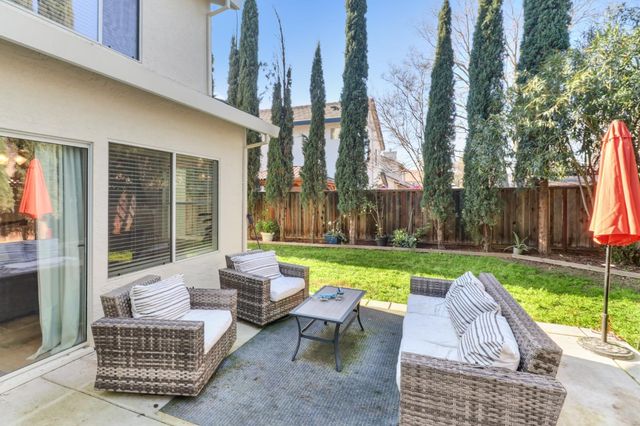 8913 Palmerson Dr, Antelope, CA 95843