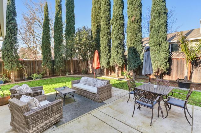 8913 Palmerson Dr, Antelope, CA 95843