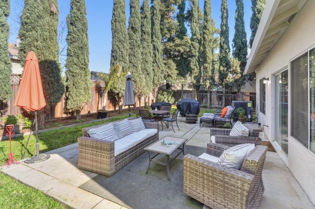 8913 Palmerson Dr, Antelope, CA 95843