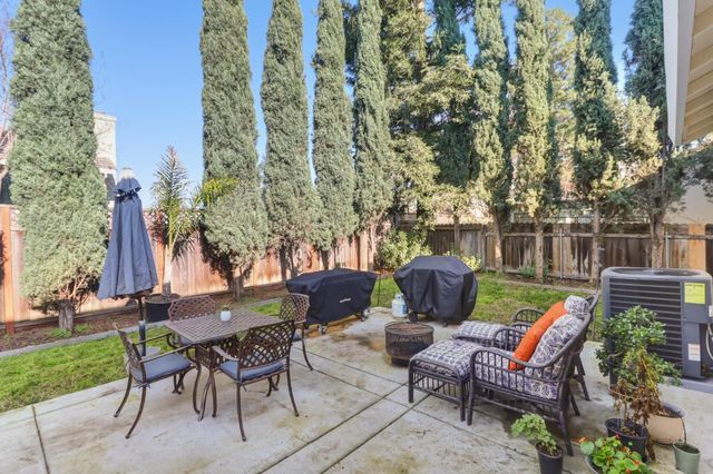 8913 Palmerson Dr, Antelope, CA 95843