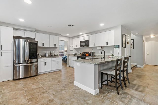 8913 Palmerson Dr, Antelope, CA 95843