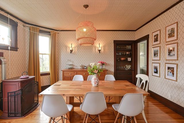 24 Main St, Upton, MA 01568