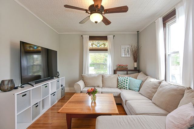 24 Main St, Upton, MA 01568