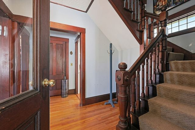 24 Main St, Upton, MA 01568