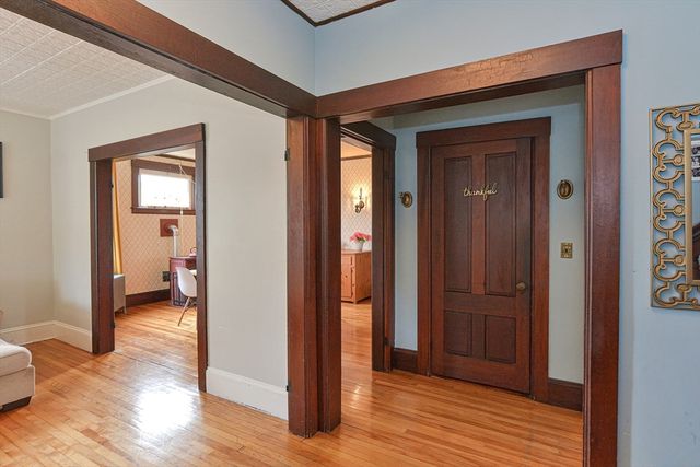 24 Main St, Upton, MA 01568