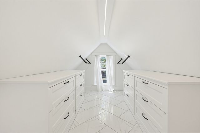 24 Main St, Upton, MA 01568