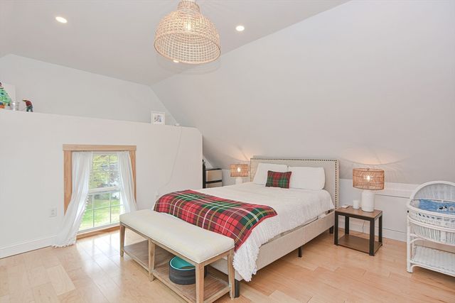 24 Main St, Upton, MA 01568