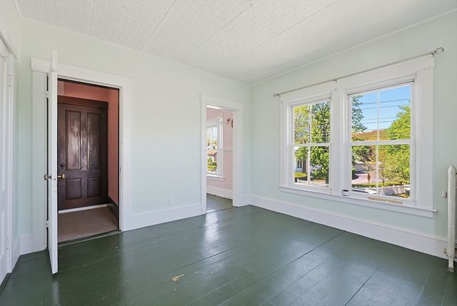 24 Main St, Upton, MA 01568