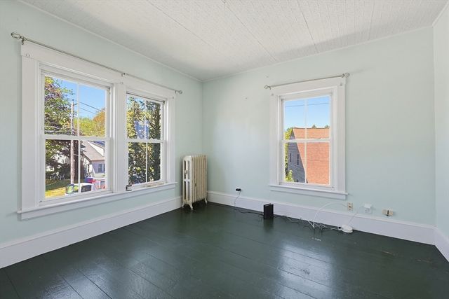 24 Main St, Upton, MA 01568
