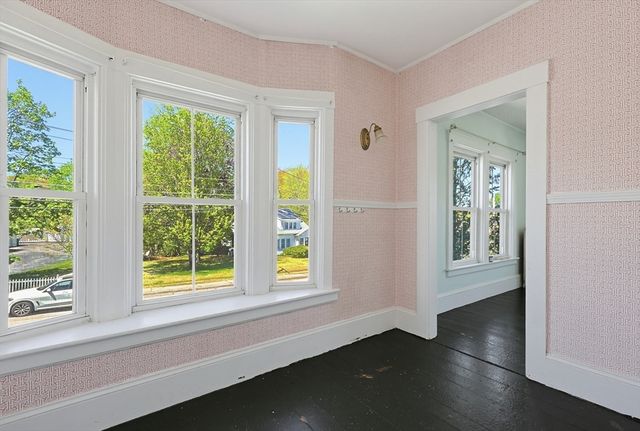 24 Main St, Upton, MA 01568