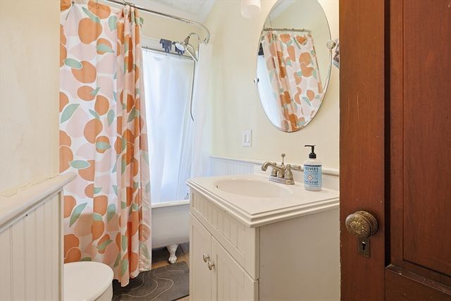 24 Main St, Upton, MA 01568